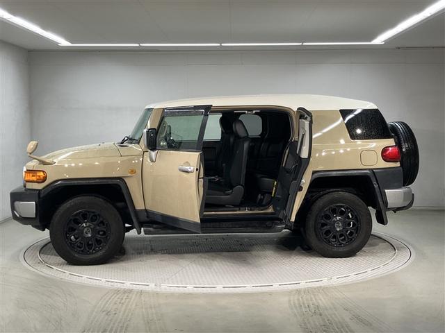 ＦＪクルーザー ベースグレード　地デジフルセグ　オートクルーズコントロール　ＬＥＤ　ダブルエアバッグ　パワーステ　ナビテレビ　Ｂモニター　カーテンエアバック　オートエアコン　エアバッグ　横滑り防止機能　ＥＴＣ車載器　アルミ　ＡＢＳ（3枚目）