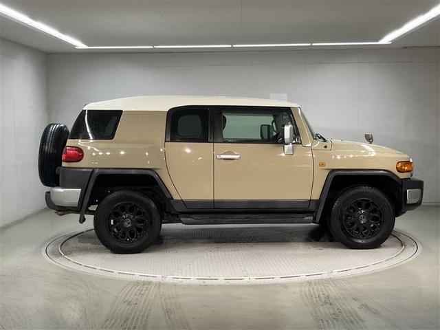 ＦＪクルーザー ベースグレード　地デジフルセグ　オートクルーズコントロール　ＬＥＤ　ダブルエアバッグ　パワーステ　ナビテレビ　Ｂモニター　カーテンエアバック　オートエアコン　エアバッグ　横滑り防止機能　ＥＴＣ車載器　アルミ　ＡＢＳ（4枚目）