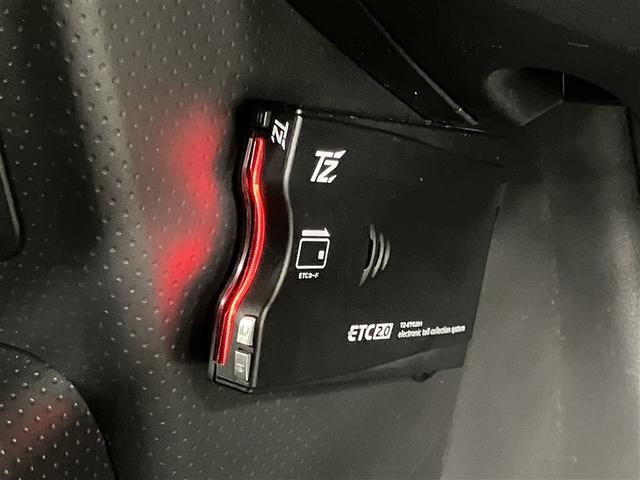 ＦＪクルーザー ベースグレード　地デジフルセグ　オートクルーズコントロール　ＬＥＤ　ダブルエアバッグ　パワーステ　ナビテレビ　Ｂモニター　カーテンエアバック　オートエアコン　エアバッグ　横滑り防止機能　ＥＴＣ車載器　アルミ　ＡＢＳ（9枚目）