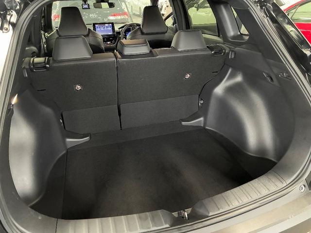 カローラクロス Ｚ　横滑り防止機能　盗難防止装置　ドラレコ付　バックガイドモニター　クルーズコントロール　エアバッグ　キーフリーシステム　パワ－シ－ト　ＡＡＣ　ＥＴＣ車載器　ＡＷ　スマ－トキ－　ＡＢＳ　ＬＥＤランプ（13枚目）