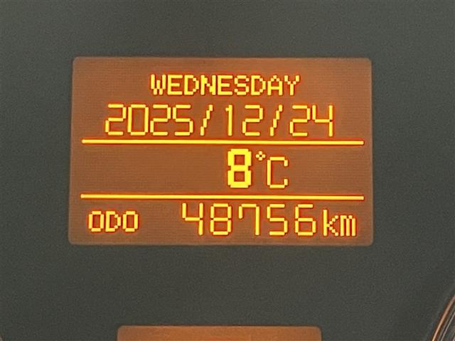 アベンシスワゴン Ｌｉ　ハーフレザー　スマキー　クルコン　盗難防止システム　ＤＶＤ再生　ＥＴＣ　アルミ　ナビ＆ＴＶ　エアバック　Ｗエアバック　メモリーナビ　横滑り防止機能　キーレス　ミュージックプレイヤー接続可　ＡＢＳ（15枚目）