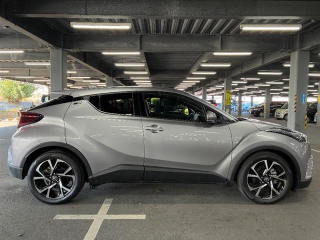 Ｃ－ＨＲ Ｇ－Ｔ　衝突被害軽減ブレーキ　フルセグ地デジ　ＬＥＤヘッドランプ　盗難防止システム　アルミホイール　オートクルーズコントロール　メモリーナビ　ミュージックプレイヤー接続可　バックカメラ　ＤＶＤ　ナビ＆ＴＶ（3枚目）