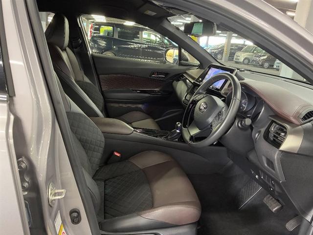 Ｃ－ＨＲ Ｇ－Ｔ　衝突被害軽減ブレーキ　フルセグ地デジ　ＬＥＤヘッドランプ　盗難防止システム　アルミホイール　オートクルーズコントロール　メモリーナビ　ミュージックプレイヤー接続可　バックカメラ　ＤＶＤ　ナビ＆ＴＶ（11枚目）