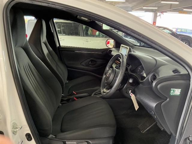 ヤリス Ｘ　被害軽減ブレーキ　寒冷地　Ｂカメラ　ドラレコ付　キーレスエントリー　ミュージックプレイヤー接続可　クルーズコントロール　ＥＴＣ車載器　ＥＳＣ　サイドエアバッグ　メモリーナビ　パワーステアリング　ＡＢＳ（12枚目）