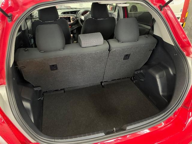 ヴィッツ Ｆ　スマイルエディション　スマートキー・プッシュスタート　運転席助手席エアバッグ　パワステ　盗難防止システム　パワーウィンドウ　オートエアコン　キーフリー　ＥＴＣ　ＡＢＳ　運転席エアバッグ（13枚目）