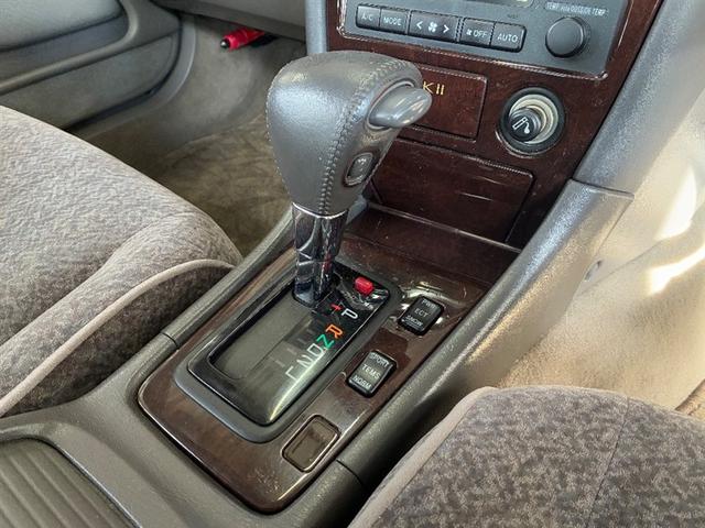 マークＩＩ グランデＧ　キーレス　サンルーフ　アルミ　エアコン　エアバック　パワステ　パワーウインドウ　パワーシート（8枚目）