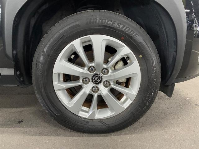 ヤリスクロス Ｇ　衝突被害軽減ブレーキ　横滑り防止機能　エアバック　盗難防止装置　フルオートエアコン　スマートキー＆プッシュスタート　アルミ　キーフリー　メディアプレイヤー接続　パワーウインドウ　クルーズコントロール（14枚目）