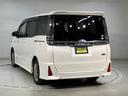 ヴォクシー ハイブリッドＺＳ　プリクラッシュ　スマキー　オートエアコン　ナビＴＶ　ＥＴＣ車載器　イモビ　ＬＥＤヘッドライ　ＶＳＣ　アルミ　地デジ　エアバック　両席エアバック　ＡＢＳ　パワーウインドウ　キーレス　３列シート（4枚目）