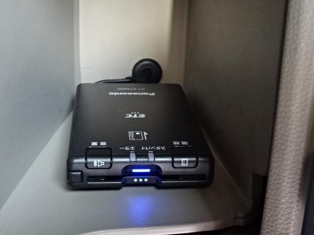 ＥＴＣ付！高速道路の料金所はキャッシュレスで通過です！サービスエリア等にあるスマートインターの出入りも利用可能でとっても便利☆ご納車後すぐにお使い頂けるようセットアップしてのお渡しとなります。