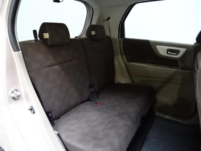 リアシートもゆったり快適に座っていただけますので、後部座席にお乗りの大切な方も楽しくドライブに参加していただけます。