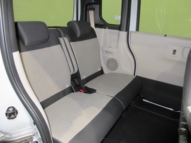 リアシートもゆったり快適に座っていただけますので、後部座席にお乗りの大切な方も楽しくドライブに参加していただけます。