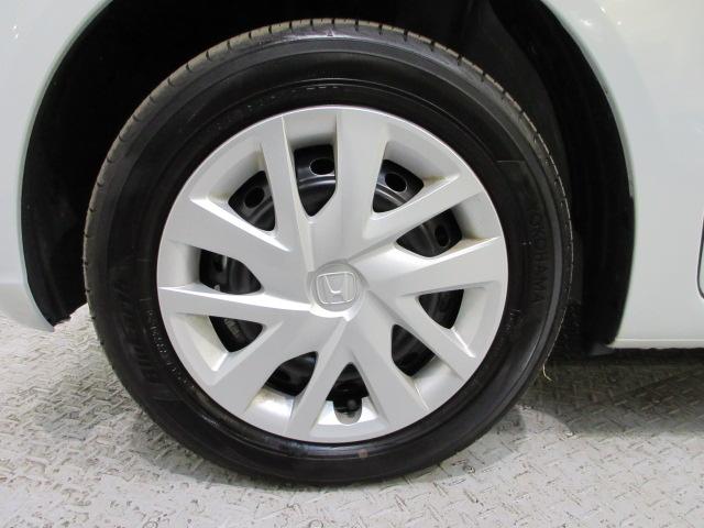 １５５−６５−１４タイヤと専用のホイールキャップです。