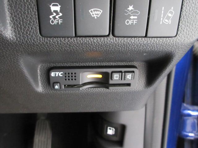 フリードハイブリッド ハイブリッド・ＥＸ　メモリーナビ　リアカメラ　ＥＴＣ　ドアバイザー　ＨｏｎｄａＳＥＮＳＩＮＧ　両側電動スライドドア　フルセグＴＶ　Ｂｌｕｅｔｏｏｔｈ　ＣＤ　ＤＶＤ　サイドカーテンエアバッグ　シートヒーター　純正アルミ（6枚目）