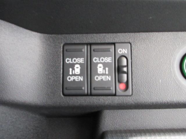 ステップワゴンスパーダ スパーダホンダセンシング　７人　メモリーナビ　リアカメラ　Ｂｌｕｅｔｏｏｔｈ　両側電動スライドドア　ＥＴＣ　パドルシフト　純正アルミ　ＬＥＤヘッドライト　オートライト　ワンオーナー　フルセグＴＶ　ＣＤ　ＳＤ　ＤＶＤ　禁煙（9枚目）