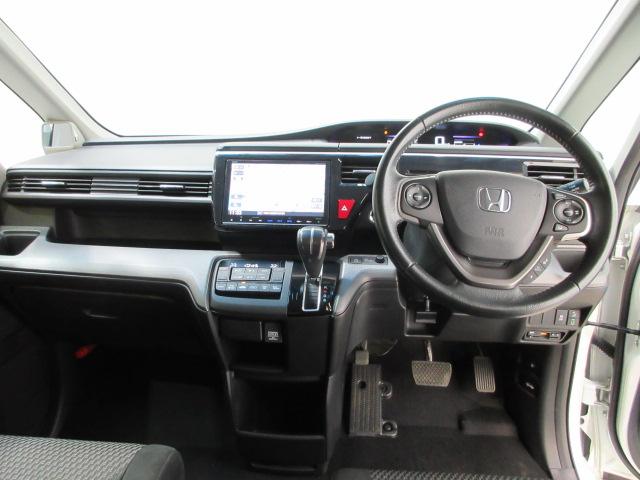 ステップワゴンスパーダ スパーダホンダセンシング　７人　メモリーナビ　リアカメラ　Ｂｌｕｅｔｏｏｔｈ　両側電動スライドドア　ＥＴＣ　パドルシフト　純正アルミ　ＬＥＤヘッドライト　オートライト　ワンオーナー　フルセグＴＶ　ＣＤ　ＳＤ　ＤＶＤ　禁煙（13枚目）