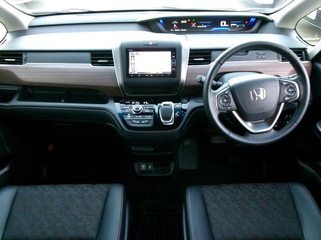 フリード＋ハイブリッド ハイブリッド・クロスターホンダセンシング　メモリーナビ　ＥＴＣ　ドラレコ　ワンオーナー　４ＷＤ　両側電動スライド　シートヒーター　ＬＥＤライト　フォグランプ　フルセグＴＶ　ＤＶＤ　ＣＤ　Ｂｌｕｅｔｏｏｔｈ　１５インチ純正アルミ　レーンキープ（9枚目）