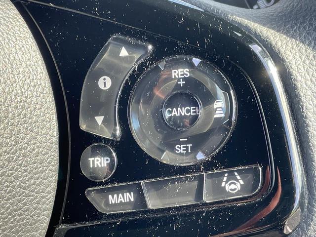 【アダプティブクルーズコントロール】高速道路での長距離走行が楽に!!自動で速度を保つクルーズコントロールが、衝突軽減システムと連携し、前方の車両を感知して車間を保つように速度調節してくれます!!