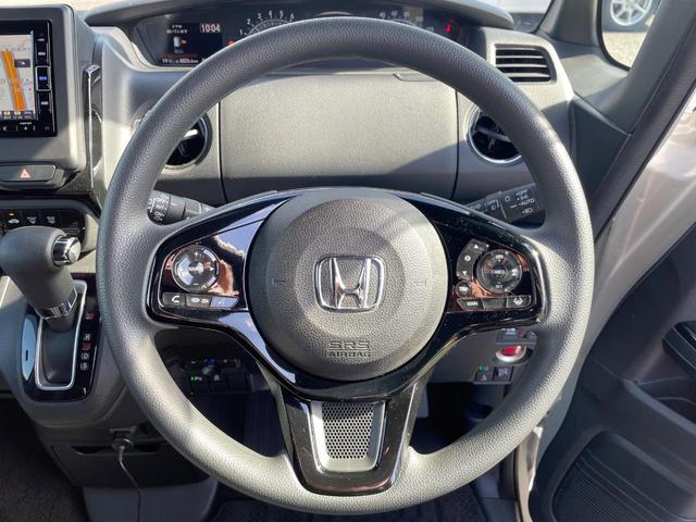 【ステアリングスイッチ】運転中、前方から目線をそらすことなく、オーディオ等の操作が可能な便利機能!安心&快適なドライブを演出してくれます♪