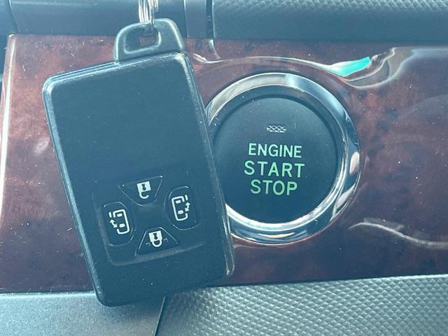 エスティマ ２．４アエラス　Ｇエディション　両側パワースライドドア　バックカメラ　禁煙車　スマートキー　ＨＩＤヘッド　クルーズコントロール　純正１７インチアルミ　オートライト　オートエアコン　ＣＤ　ＤＶＤ再生　地デジ　ウッドコンビステアリング（6枚目）