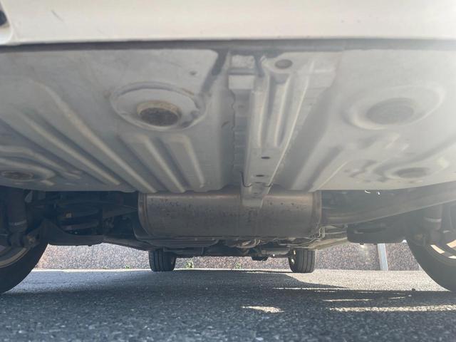 エスティマ ２．４アエラス　Ｇエディション　両側パワースライドドア　バックカメラ　禁煙車　スマートキー　ＨＩＤヘッド　クルーズコントロール　純正１７インチアルミ　オートライト　オートエアコン　ＣＤ　ＤＶＤ再生　地デジ　ウッドコンビステアリング（20枚目）