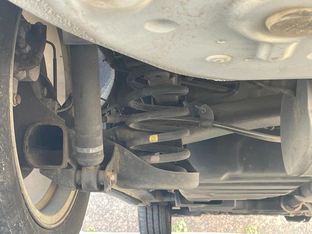 エスティマ ２．４アエラス　Ｇエディション　両側パワースライドドア　バックカメラ　禁煙車　スマートキー　ＨＩＤヘッド　クルーズコントロール　純正１７インチアルミ　オートライト　オートエアコン　ＣＤ　ＤＶＤ再生　地デジ　ウッドコンビステアリング（23枚目）