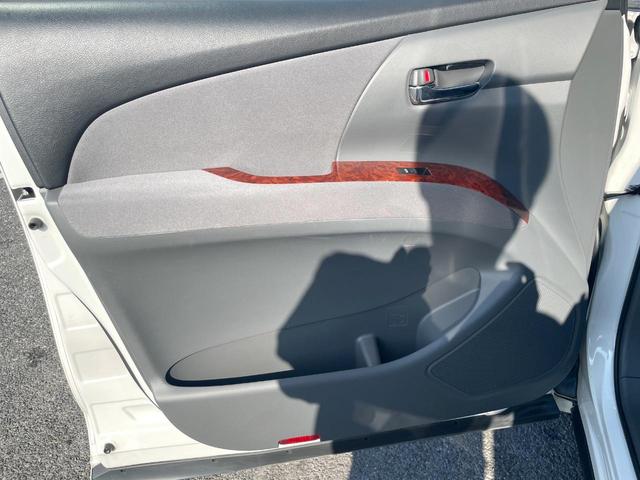 エスティマ ２．４アエラス　Ｇエディション　両側パワースライドドア　バックカメラ　禁煙車　スマートキー　ＨＩＤヘッド　クルーズコントロール　純正１７インチアルミ　オートライト　オートエアコン　ＣＤ　ＤＶＤ再生　地デジ　ウッドコンビステアリング（55枚目）