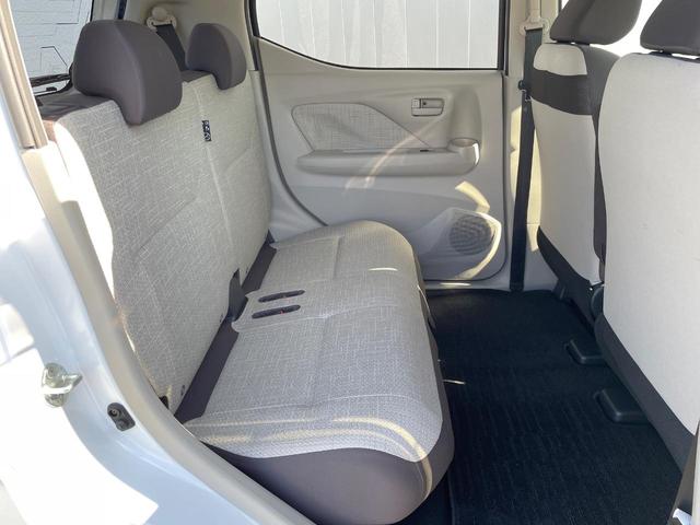 後部座席も気になるようなキズ・汚れやへたり等、大きなダメージはなく、良好な状態です。