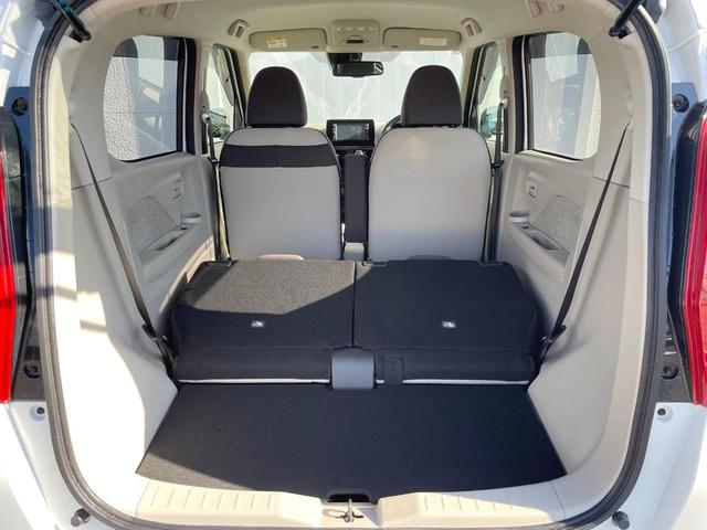 普段のお買い物や通勤、送迎等に十分な荷室スペースを確保しております。セカンドシートを倒すと、大きな荷物の積載も可能です♪