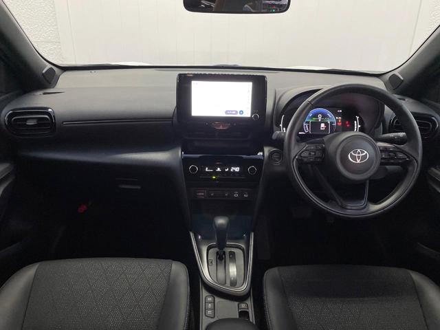 ヤリスクロス ハイブリッドZ 禁煙車 全周囲カメラ トヨタセーフティセンス レーダークルーズ ハーフレザーシート ドラレコ コーナーセンサー LEDヘッド ビルトインETC 純正18インチアルミ オートライト デュアルエアコン(2枚目)