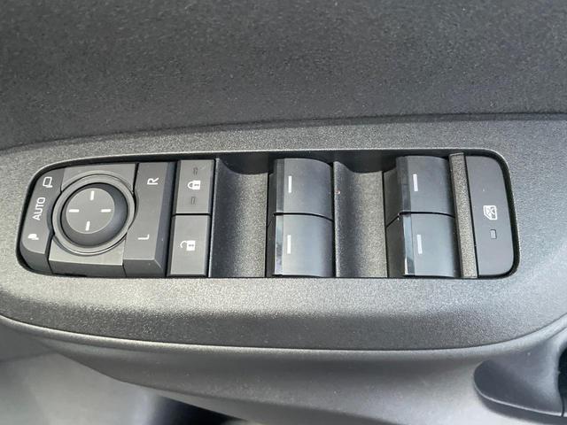 ヤリスクロス ハイブリッドZ 禁煙車 全周囲カメラ トヨタセーフティセンス レーダークルーズ ハーフレザーシート ドラレコ コーナーセンサー LEDヘッド ビルトインETC 純正18インチアルミ オートライト デュアルエアコン(48枚目)