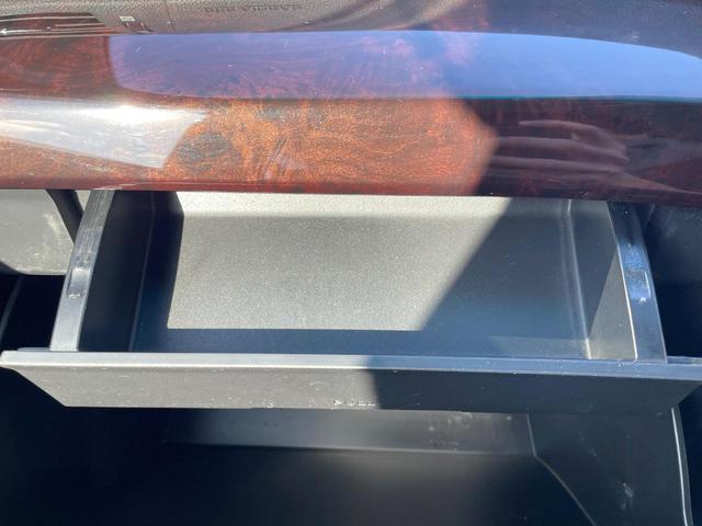 アルファード ２４０Ｓ　禁煙車　両側電動ドア　ＳＤナビ　バックカメラ　コーナーセンサー　スマートキー　ＨＩＤヘッド　ビルトインＥＴＣ　純正１８インチアルミ　オートライト　リアオートエアコン　Ｂｌｕｅｔｏｏｔｈ　ＣＤ（38枚目）