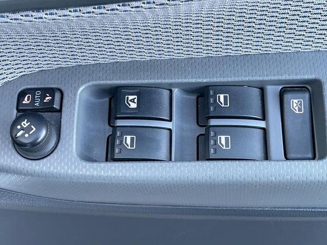 �y�d���i�[�~���[�z�T�C�h�~���[�͓d���i�[���ƂȂ��Ă���A�������ԏ�ł��L�Y�������X�N��}�����܂��B