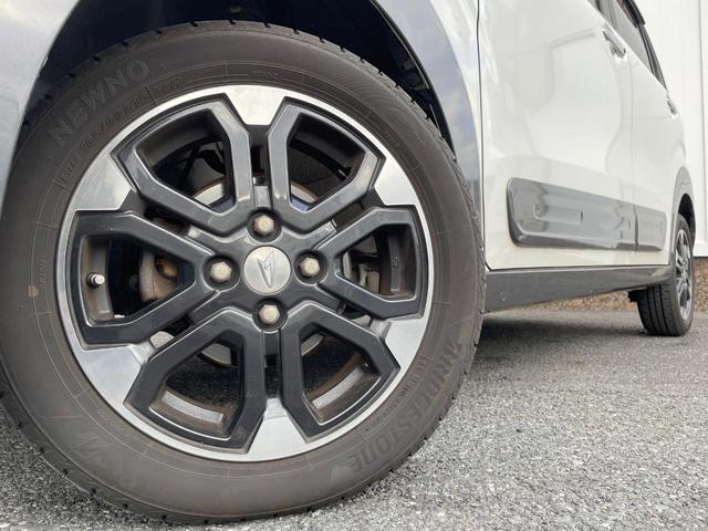 �y�����A���~�z�C�[���z�O�ςɃ}�b�`���������A���~�z�C�[���𑕒����Ă���܂��B�e��ЊO�A���~�z�C�[����A�X�^�b�h���X�^�C�����戵�����Ă���܂��B���񂲑��k����������