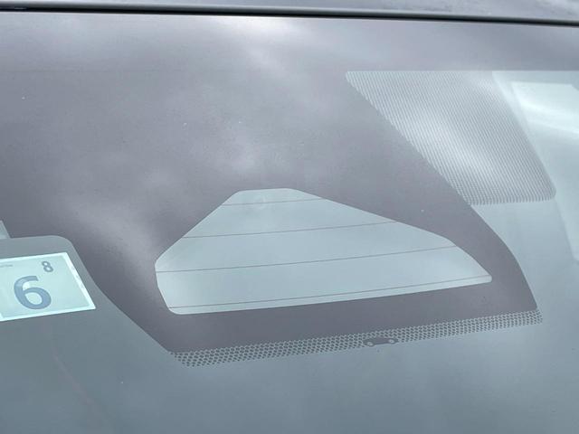 プリウス Ｚ　禁煙車　ガラスルーフ　１２型ディスプレイ　全周囲カメラ　ドラレコ付きデジタルミラー　ＢＳＭ　衝突被害軽減システム　レーダークルーズ　レザーシート　シートエアコン　パワーシート　　ＬＥＤ　ＥＴＣ２．０（3枚目）