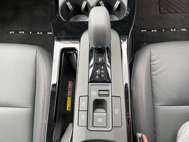 プリウス Ｚ　禁煙車　ガラスルーフ　１２型ディスプレイ　全周囲カメラ　ドラレコ付きデジタルミラー　ＢＳＭ　衝突被害軽減システム　レーダークルーズ　レザーシート　シートエアコン　パワーシート　　ＬＥＤ　ＥＴＣ２．０（52枚目）