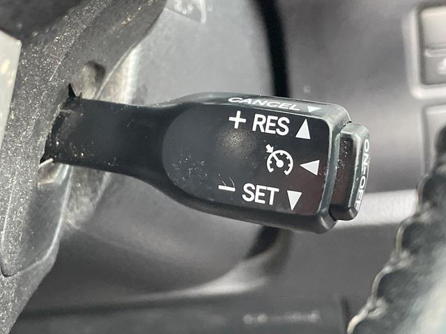 ヴォクシー ＺＳ　煌ＩＩ　両側電動ドア　純正ＳＤナビ　後席モニター　バックカメラ　衝突被害軽減システム　スマートキー　ＬＥＤヘッド　ビルトインＥＴＣ　クルコン　純正１６インチアルミ　オートハイビーム　車線逸脱警報（8枚目）