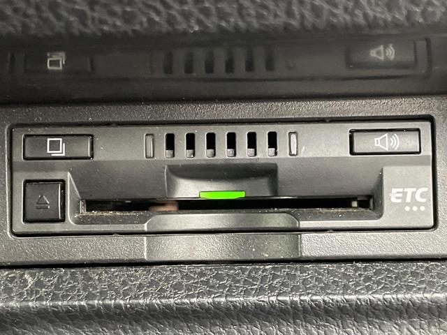 ヴォクシー ＺＳ　煌ＩＩ　両側電動ドア　純正ＳＤナビ　後席モニター　バックカメラ　衝突被害軽減システム　スマートキー　ＬＥＤヘッド　ビルトインＥＴＣ　クルコン　純正１６インチアルミ　オートハイビーム　車線逸脱警報（9枚目）