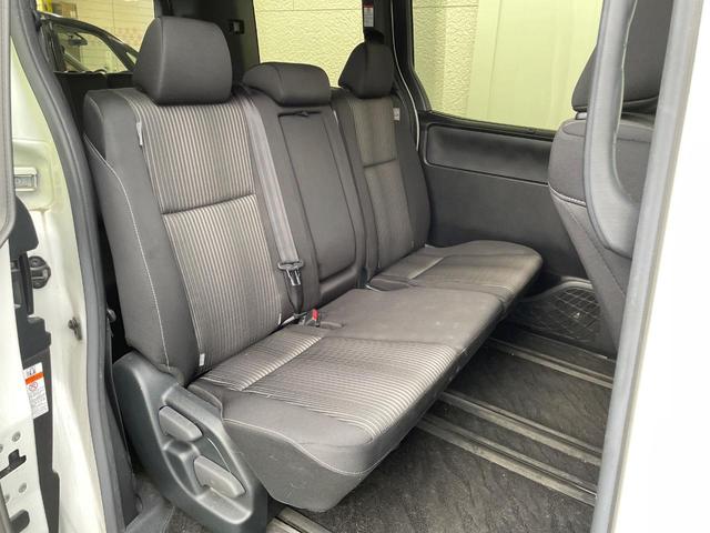 ヴォクシー ＺＳ　煌ＩＩ　両側電動ドア　純正ＳＤナビ　後席モニター　バックカメラ　衝突被害軽減システム　スマートキー　ＬＥＤヘッド　ビルトインＥＴＣ　クルコン　純正１６インチアルミ　オートハイビーム　車線逸脱警報（11枚目）