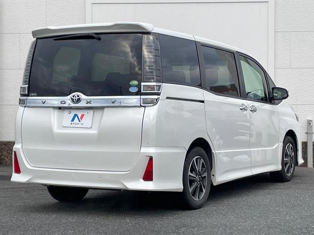 ヴォクシー ＺＳ　煌ＩＩ　両側電動ドア　純正ＳＤナビ　後席モニター　バックカメラ　衝突被害軽減システム　スマートキー　ＬＥＤヘッド　ビルトインＥＴＣ　クルコン　純正１６インチアルミ　オートハイビーム　車線逸脱警報（18枚目）