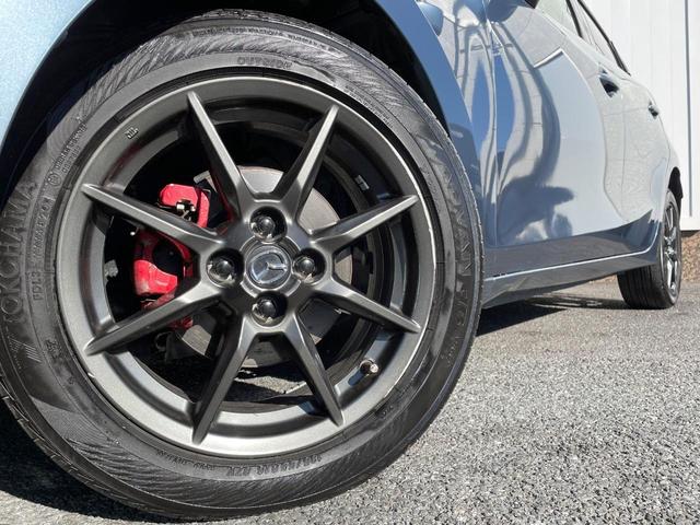 �y�����P�U�C���`�A���~�z�C�[���z�O�ςɃ}�b�`���������A���~�z�C�[���𑕒����Ă���܂��B�e��ЊO�A���~�z�C�[����A�X�^�b�h���X�^�C�����戵�����Ă���܂��B���񂲑��k����������