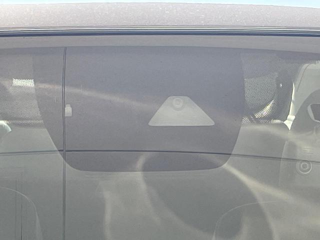 �y�X�}�[�g�u���[�L�T�|�[�g�z���s���ɑO���̎ԗ�����F�����A�Փ˂������Ȏ��͌x��ƃu���[�L�ŏՓˉ���Ɣ�Q�y�����A�V�X�g�B�����S�Ƀh���C�u�����y���݂��������܂��B