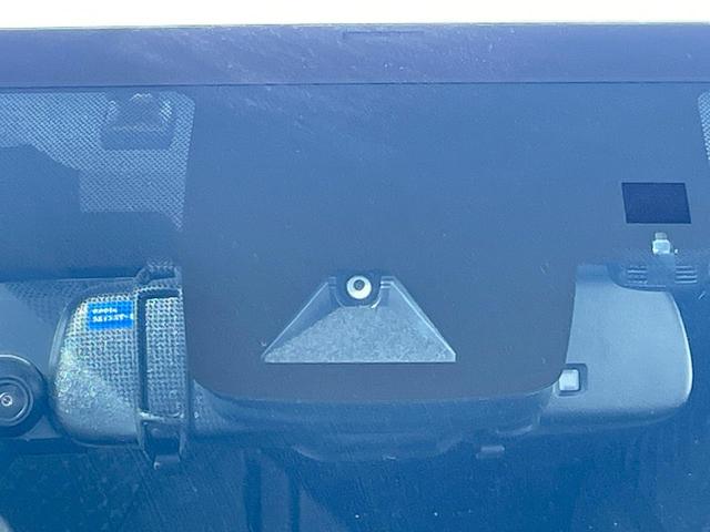 �y�g���^�Z�[�t�e�B�Z���X�z���s���ɑO���̎ԗ�����F�����A�Փ˂������Ȏ��͌x��ƃu���[�L�ŏՓˉ���Ɣ�Q�y�����A�V�X�g�B�����S�Ƀh���C�u�����y���݂��������܂��B