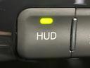 【ヘッドアップディスプレイ】現在の速度や走行情報をデジタル表示で運転席前方のガラスに投影！運転中、目線をずらさず必要な情報を確認できるのでとっても便利で安心！