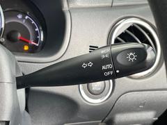 �ڥ����ȥ饤�ȡۼ�������뤵�˱����Ƽ�ư�ǥإåɥ饤�Ȥ��������������Ǥ��뵡ǽ�Ǥ����饤�Ȥ��դ�˺�졦�ä�˺��ʤɤ�̵���ʤꡢ��������ͼ�������Ԥ�¿����ȥ�ͥ��̲���������Ǥ��͢� 5