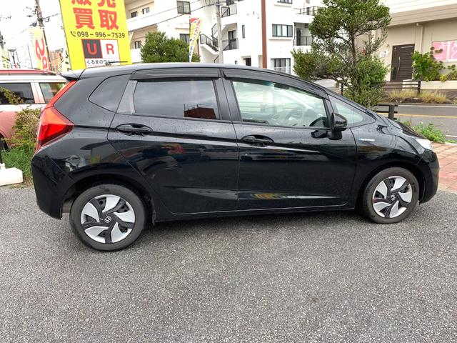フィットハイブリッド Fパッケージ 本土仕入・ナビ・TV・バックモニター・スマートキー・プッシュスタート・電動格納ミラー・ドアバイザー(9枚目)