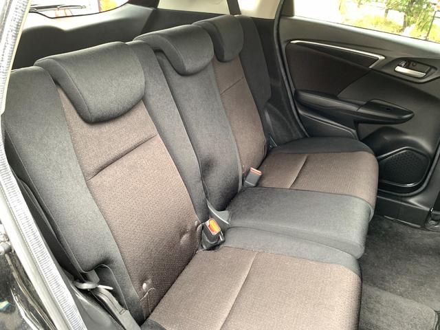 フィットハイブリッド Fパッケージ 本土仕入・ナビ・TV・バックモニター・スマートキー・プッシュスタート・電動格納ミラー・ドアバイザー(12枚目)