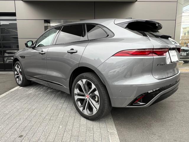 Fペイス R-ダイナミック SE D200 ワンオーナー車 スライディングパノラミックルーフ 21インチアルミホイール 黒皮シート F電動シート(シーヒーター・ベンチレーション)電動テールゲート MERIDIANサウンド(2枚目)