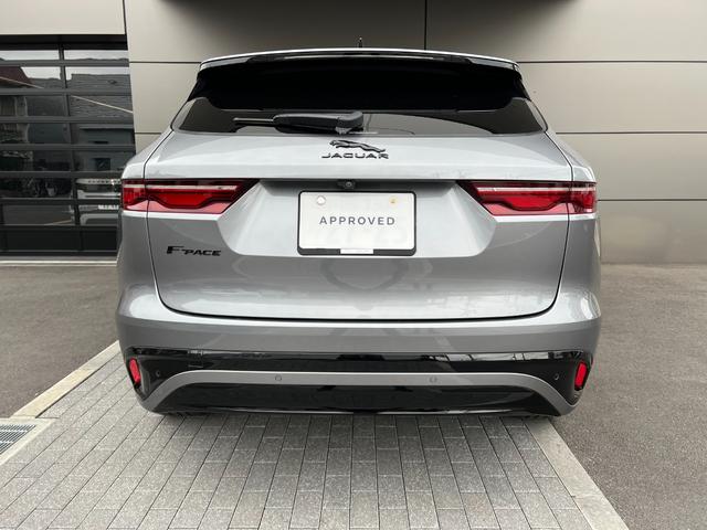 Fペイス R-ダイナミック SE D200 ワンオーナー車 スライディングパノラミックルーフ 21インチアルミホイール 黒皮シート F電動シート(シーヒーター・ベンチレーション)電動テールゲート MERIDIANサウンド(7枚目)