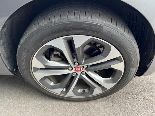 Fペイス R-ダイナミック SE D200 ワンオーナー車 スライディングパノラミックルーフ 21インチアルミホイール 黒皮シート F電動シート(シーヒーター・ベンチレーション)電動テールゲート MERIDIANサウンド(9枚目)