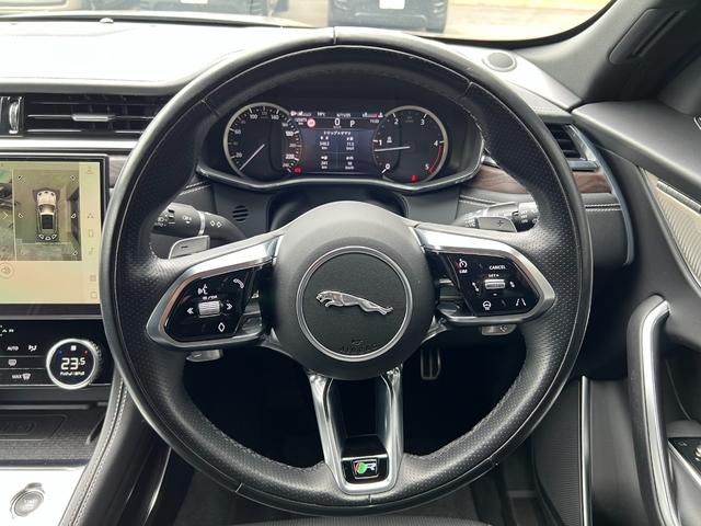 Fペイス R-ダイナミック SE D200 ワンオーナー車 スライディングパノラミックルーフ 21インチアルミホイール 黒皮シート F電動シート(シーヒーター・ベンチレーション)電動テールゲート MERIDIANサウンド(14枚目)